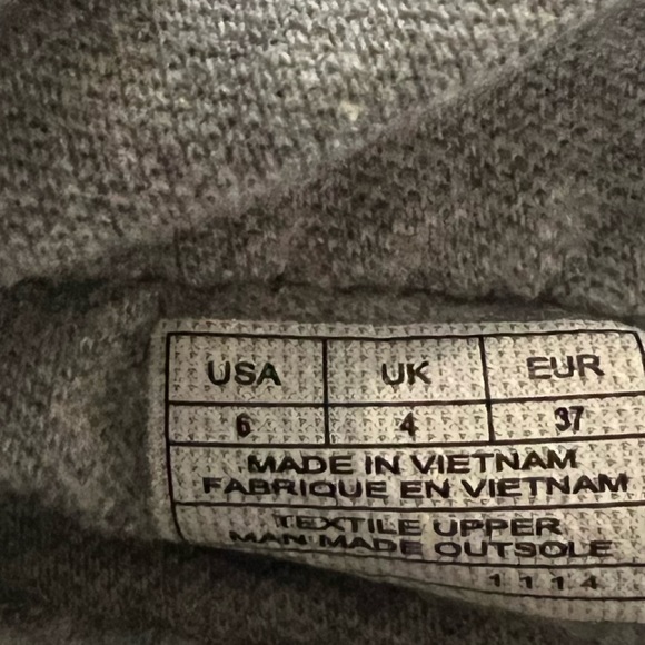 Sanuk yoga sling sandals. Super comfy and cushiony - Picture 4 of 4